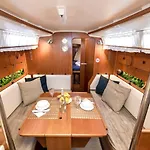 Ботель Seaside Chill-out On A Sail Yacht