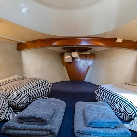 Seaside Chill-out On A Sail Yacht * 푸에르토카레로