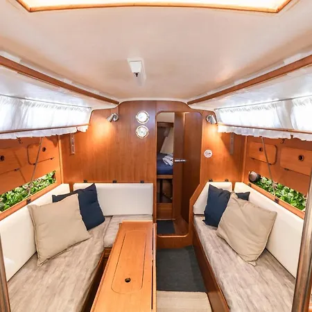 Seaside Chill-out On A Sail Yacht * 푸에르토카레로