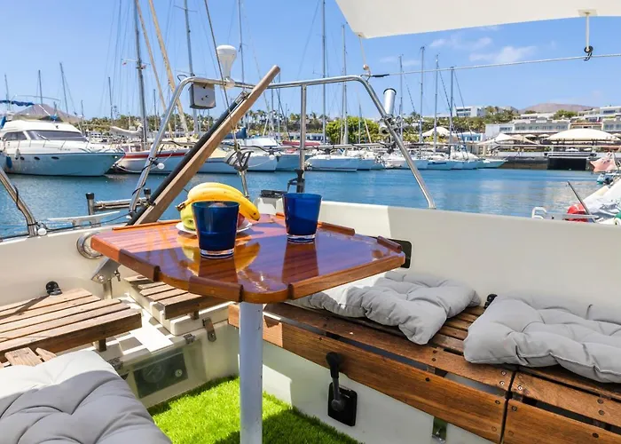 Seaside Chill-out On A Sail Yacht * 푸에르토카레로