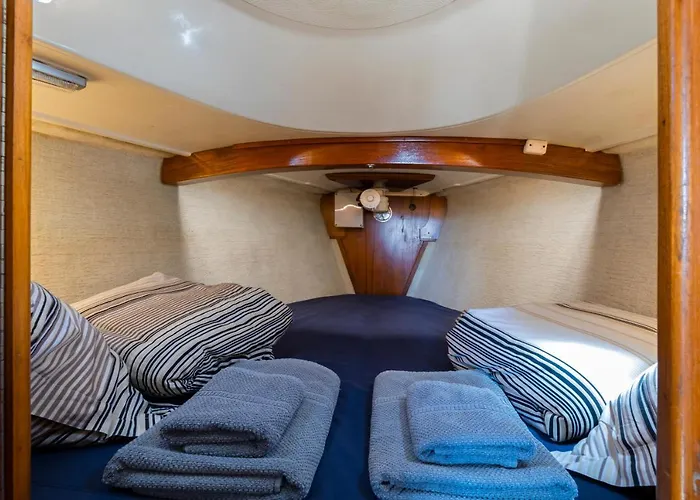 Seaside Chill-out On A Sail Yacht * 푸에르토카레로