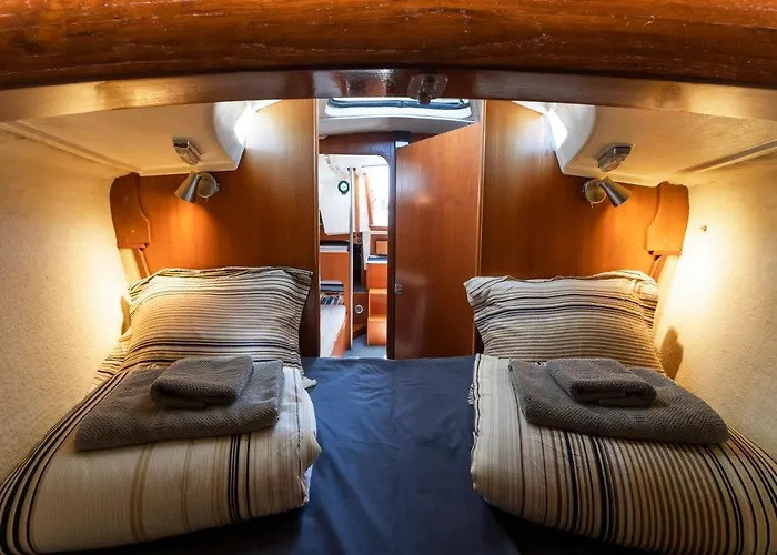 보트호텔 Seaside Chill-out On A Sail Yacht *