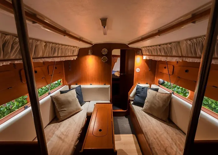 Seaside Chill-out On A Sail Yacht 보트호텔 *